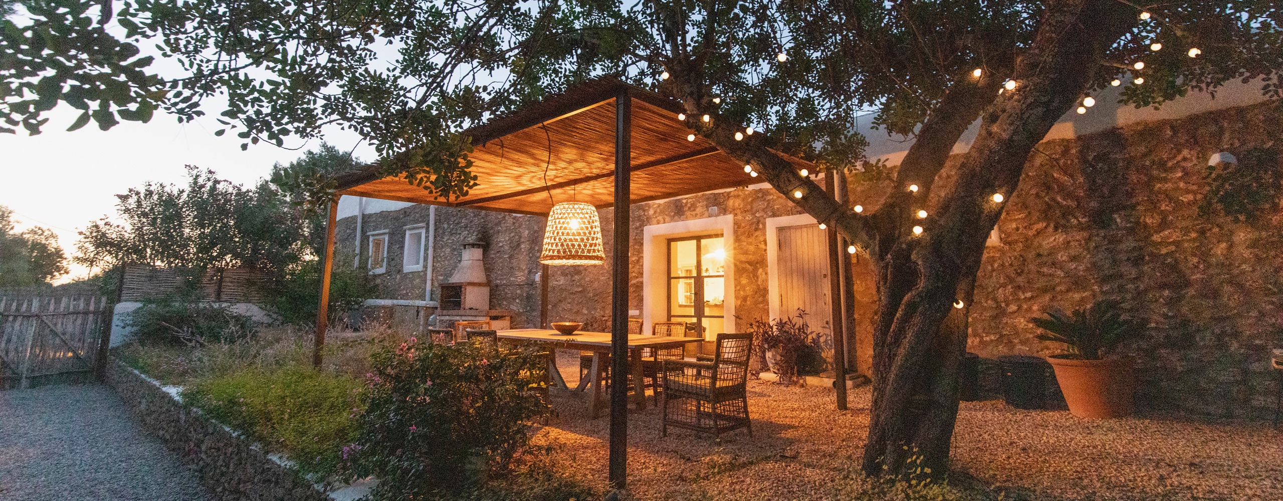 Can-Truy-living_outdoor